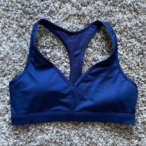 Victoria Sport V-neck Sports Bra, size Small